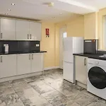 New! 4Bed Home, Pool Table, Free Parking, Smart Tv