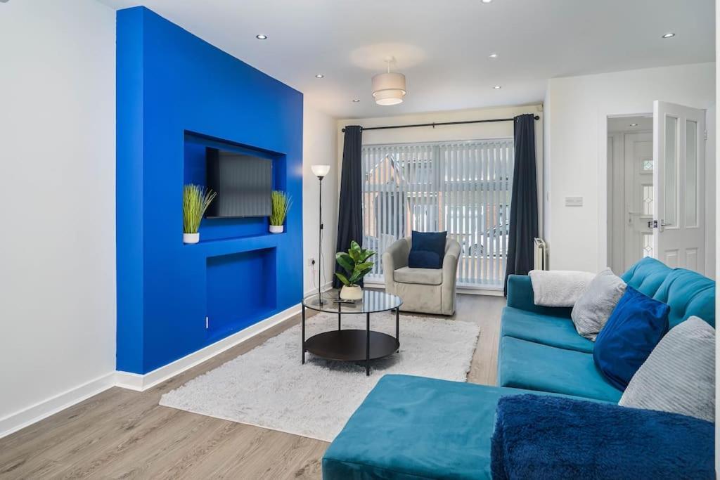 New! 4bed Home, Pool Table, Free Parking, Smart Tv Apartamento Manchester